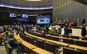 Farra populista &eacute; arma de governantes impopulares