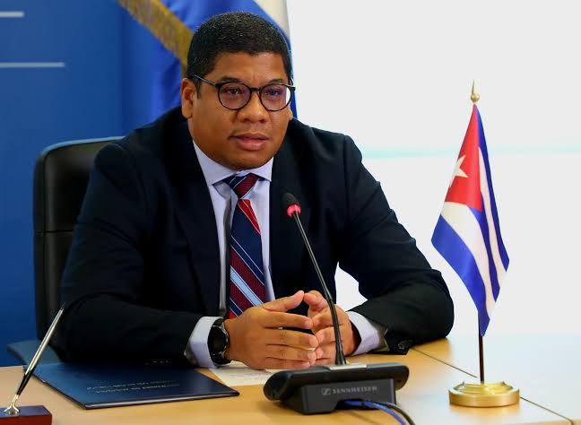 Embaixador de Cuba no Brasil vem a Campinas (SP) tratar da crise em Havana