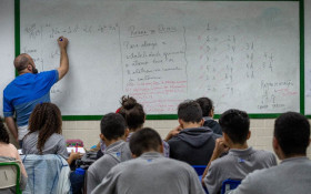 Mais de 5 mil professores conquistam 30 horas semanais