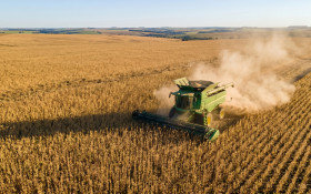 Agropecu&aacute;ria, emprego e servi&ccedil;os sustentam crescimento de 2,3% da economia brasileira em 2025
