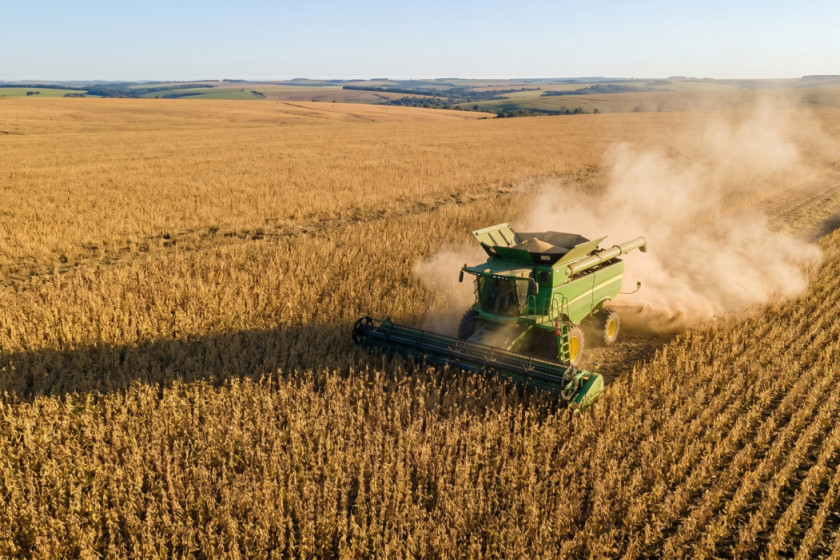 Agropecu&aacute;ria, emprego e servi&ccedil;os sustentam crescimento de 2,3% da economia brasileira em 2025