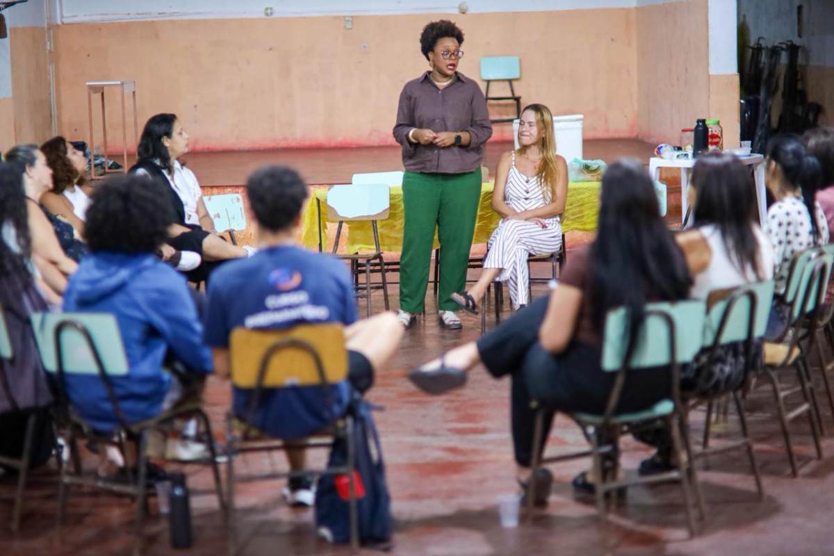 Tain&aacute; de Paula leva caravana "Giro pelo Rio" na regi&atilde;o