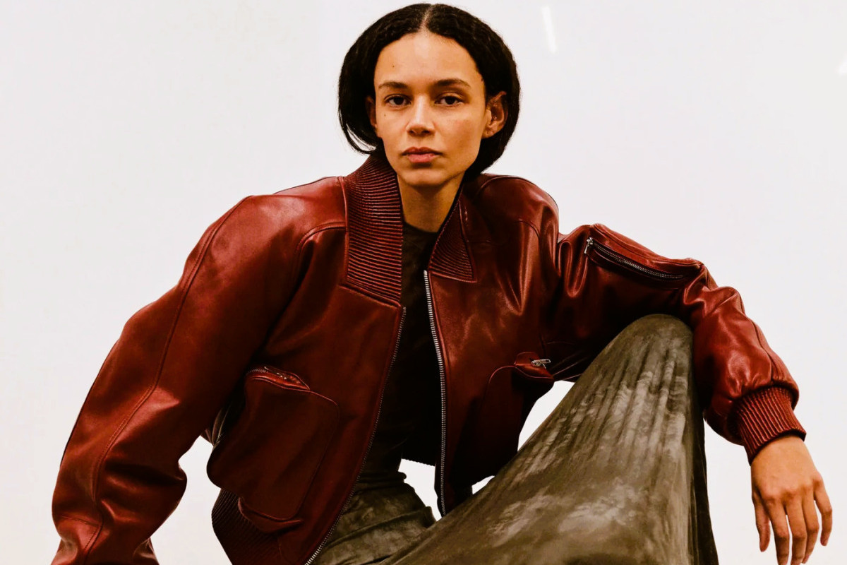 Phoebe Philo chega ao Brasil e movimenta o mercado de luxo
