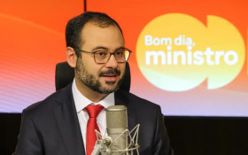 Ministro de Lula defende fim da 6x1 e detalha a&ccedil;&otilde;es para pequenos neg&oacute;cios