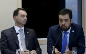 Pau que bate em Castro n&atilde;o bate em Fl&aacute;vio