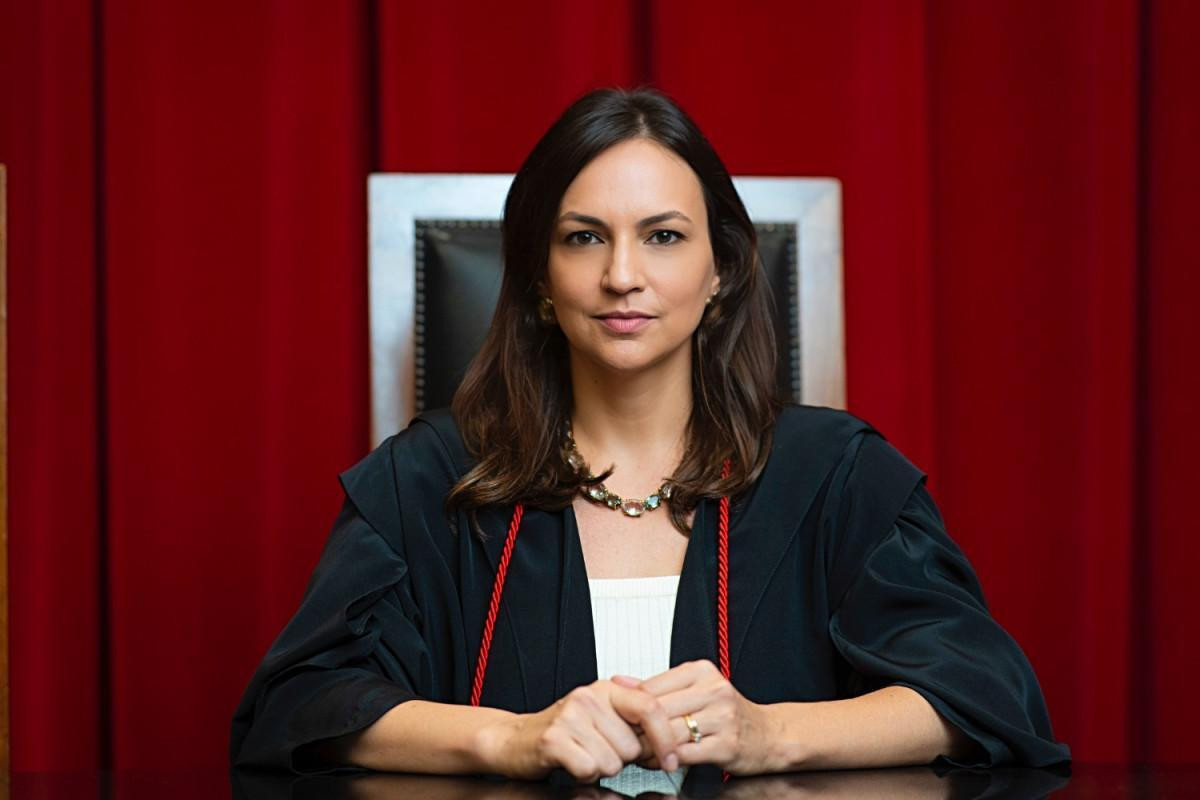 Alesp dar&aacute; colar a Leticia Feres