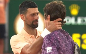 Jo&atilde;o Fonseca vence Djokovic de virada e faz hist&oacute;ria em Roland Garros
