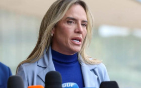 Celina Le&atilde;o passa por procedimento ap&oacute;s ser internada com pneumot&oacute;rax