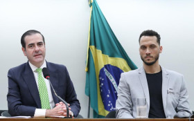 C&acirc;mara dos Deputados realiza sess&atilde;o solene pela trag&eacute;dia da Chapecoense