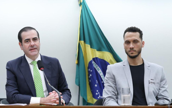 C&acirc;mara dos Deputados realiza sess&atilde;o solene pela trag&eacute;dia da Chapecoense