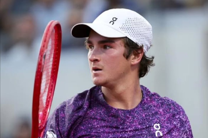 T&Ecirc;NIS: Ap&oacute;s 22 anos, Jo&atilde;o Fonseca leva Brasil de volta &agrave;s quartas de Roland Garros