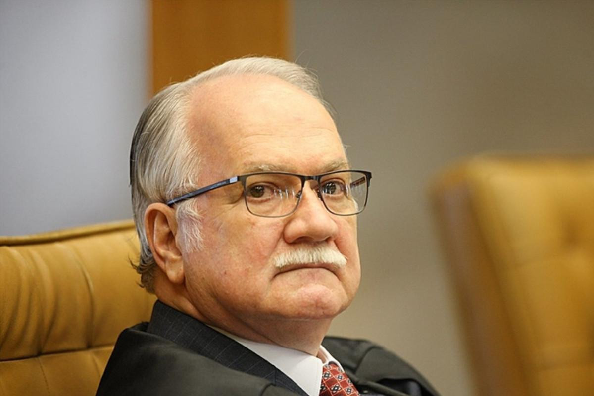 Fachin reclama de advogado por "n&atilde;o trajar beca" durante sess&atilde;o no STF