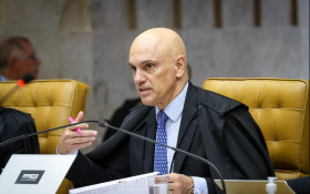 Fl&aacute;vio Bolsonaro alega impedimento de Moraes para julgar Vorcaro e Master