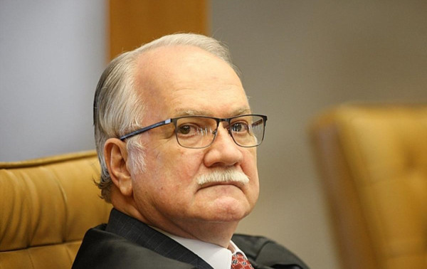 Edson Fachin tira Moraes das Fake News, mas briga persiste