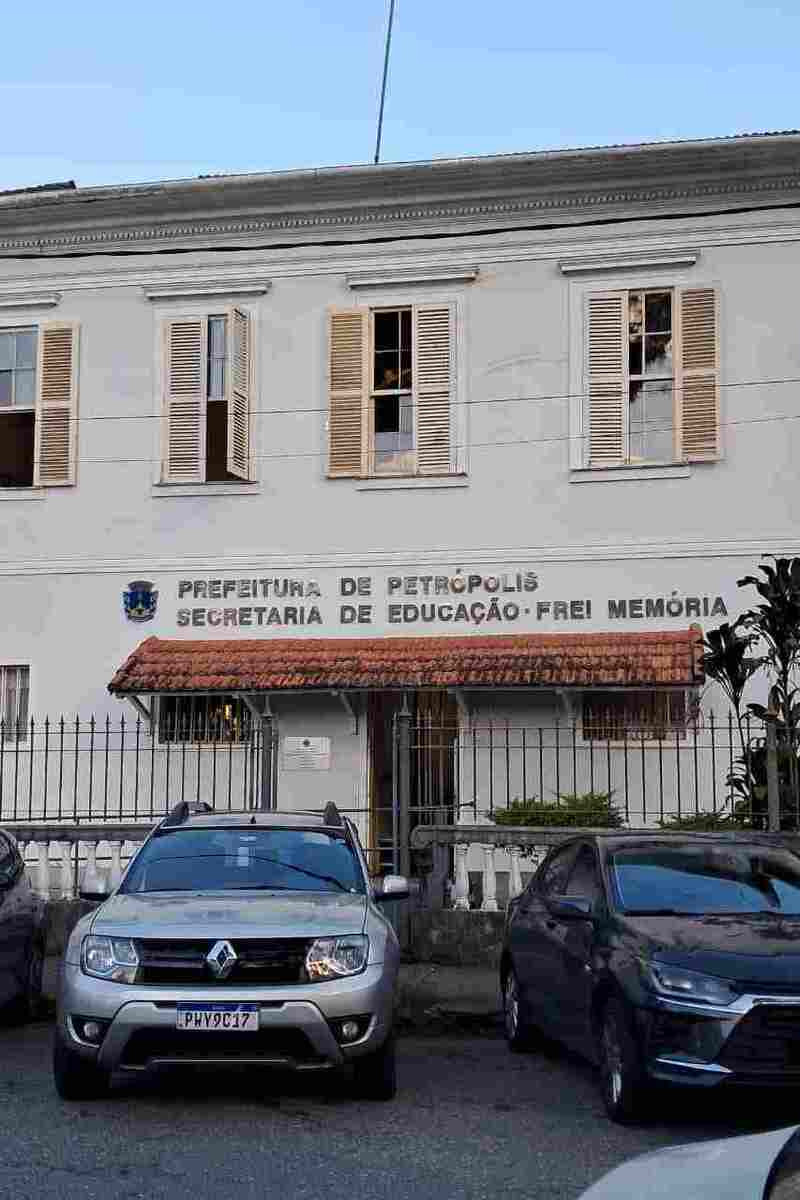 Petr&oacute;polis pode gastar at&eacute; 56% a mais com terceiriza&ccedil;&atilde;o