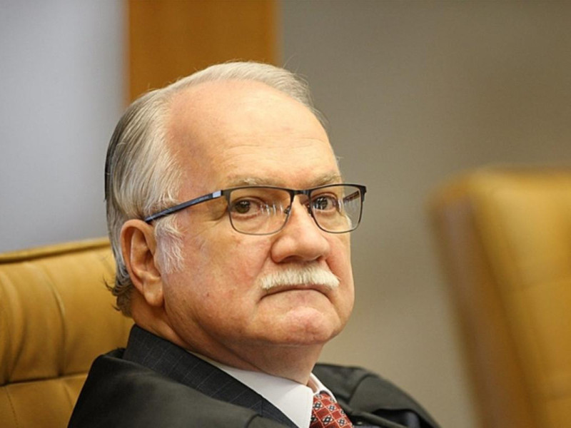 Fachin reclama de advogado por "n&atilde;o trajar beca" durante sess&atilde;o no STF