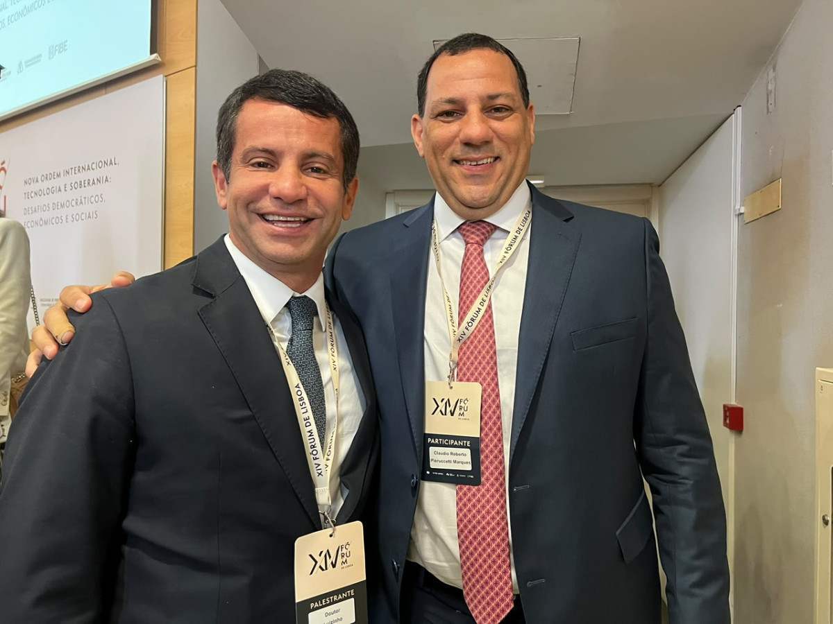 O deputado federal Dr. Luizinho com o advogado Claudio Roberto Pieruccetti