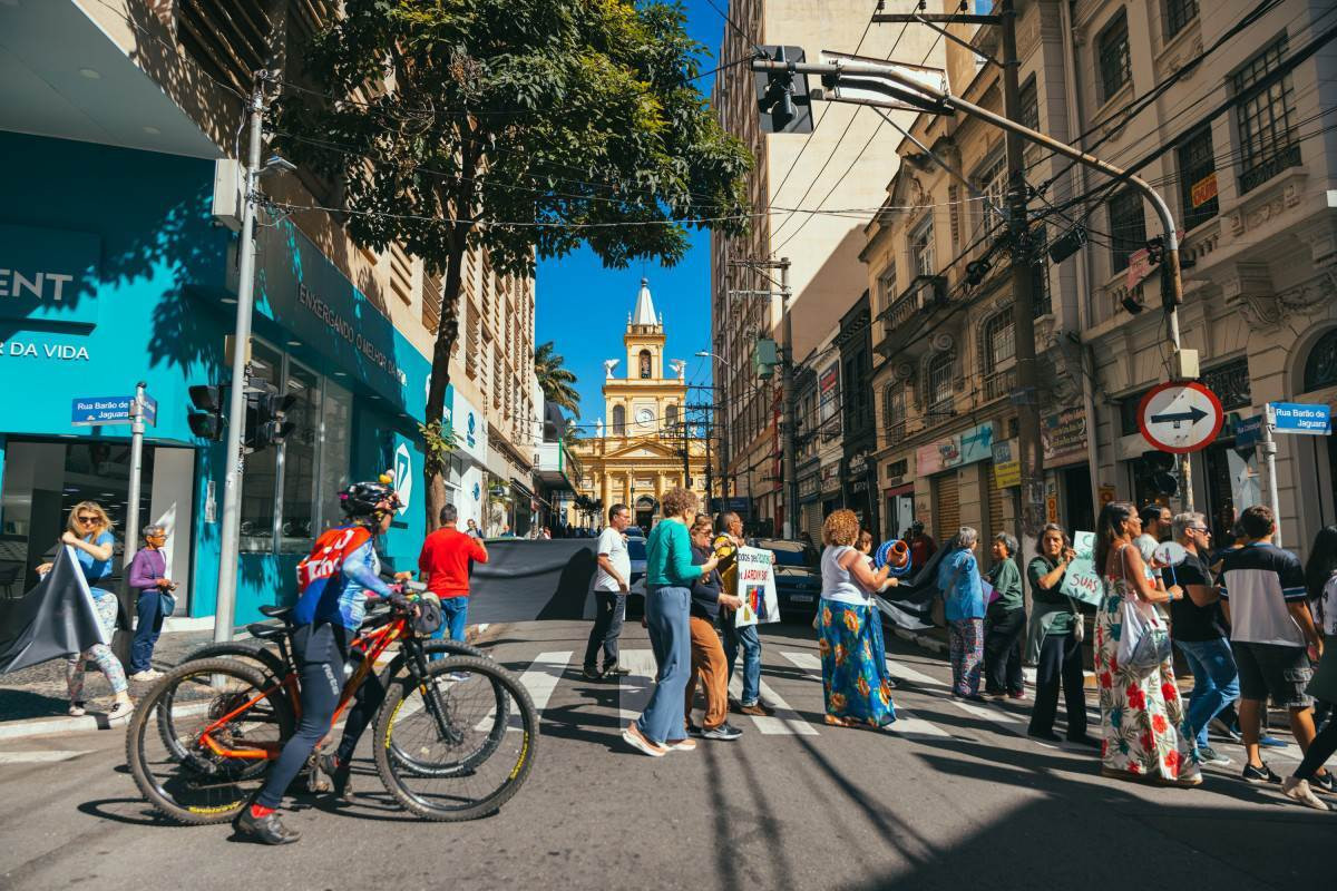 No Dia Mundial do Meio Ambiente, manifestantes protestam contra pol&iacute;tica ambiental de Campinas