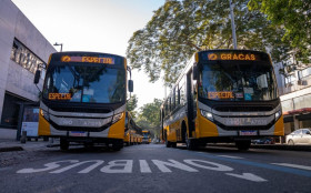 Prefeitura entrega 40 &ocirc;nibus e retoma linhas em Vila Isabel