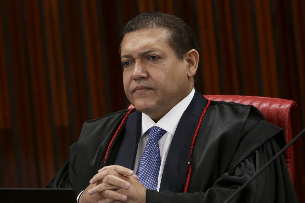 Plen&aacute;rio do TSE julga suspens&atilde;o de pesquisa contestada por Fl&aacute;vio
