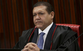 Plen&aacute;rio do TSE julga suspens&atilde;o de pesquisa contestada por Fl&aacute;vio
