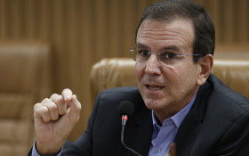 Coluna Magnavita | O barco ecl&eacute;tico da campanha de Paes