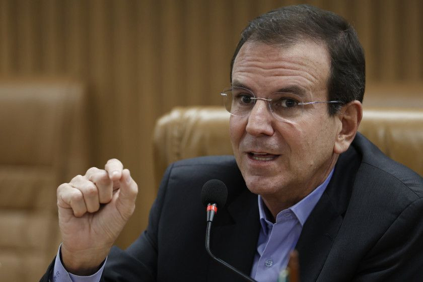 Coluna Magnavita | O barco ecl&eacute;tico da campanha de Paes