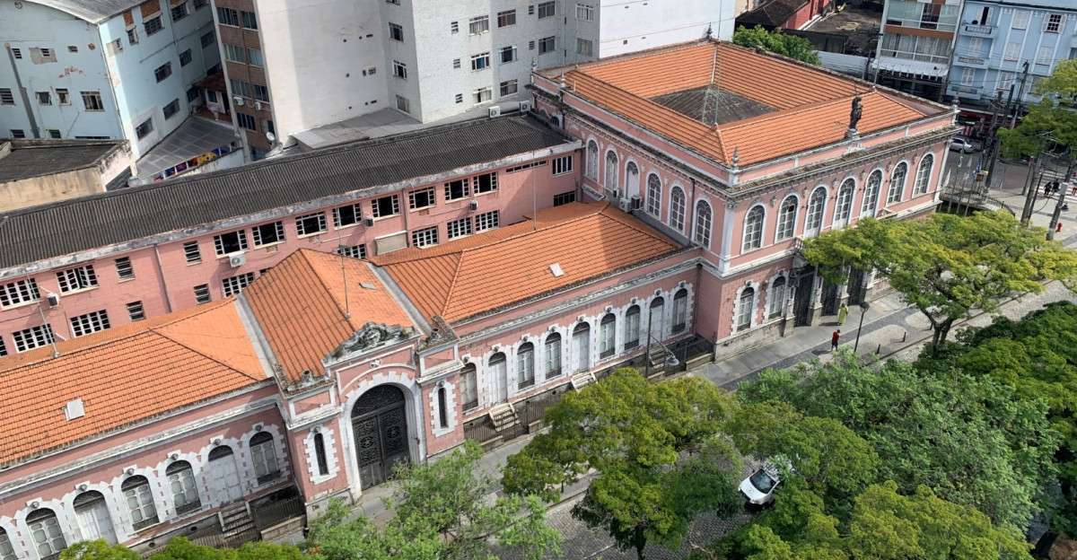 Cefet poder&aacute; ampliar cursos e servidores