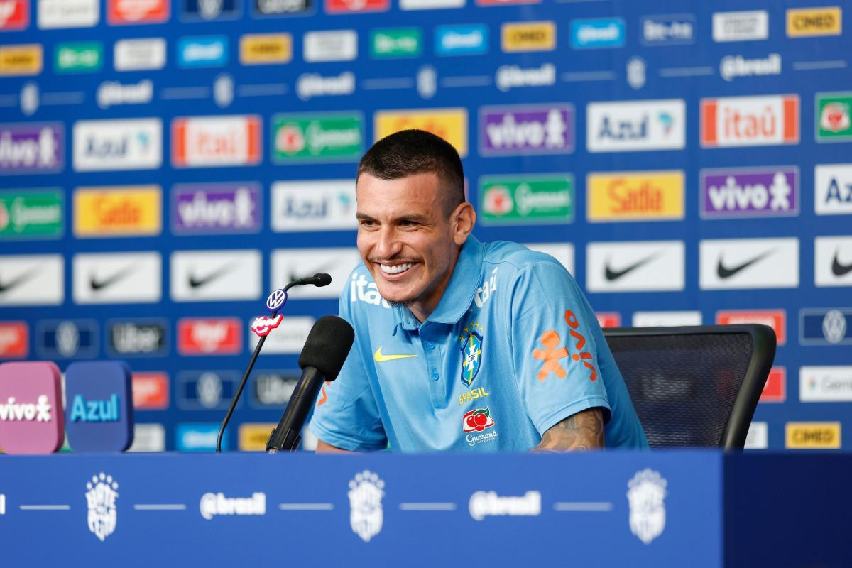 Iba&ntilde;ez pode ser novidade na estreia do Brasil na Copa