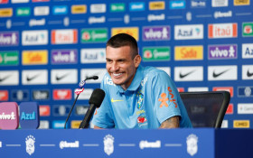 Iba&ntilde;ez pode ser novidade na estreia do Brasil na Copa