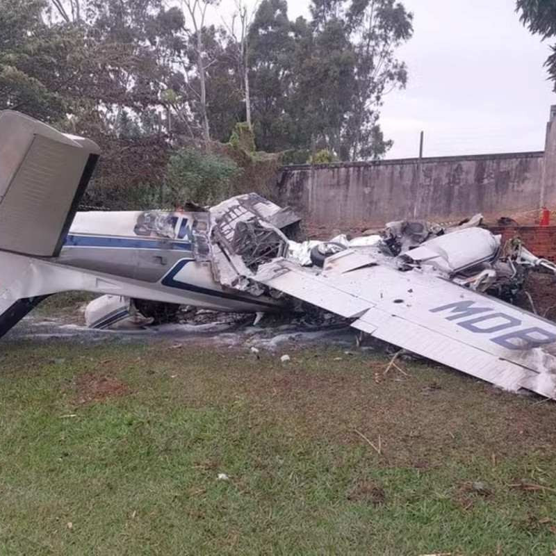 Queda de avião bimotor matou duas pessoas e deixou um ferido