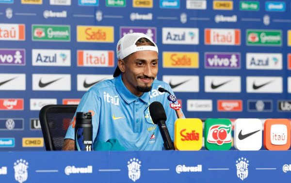 Raphinha elogia Ancelotti e busca evolu&ccedil;&atilde;o na Sele&ccedil;&atilde;o Brasileira