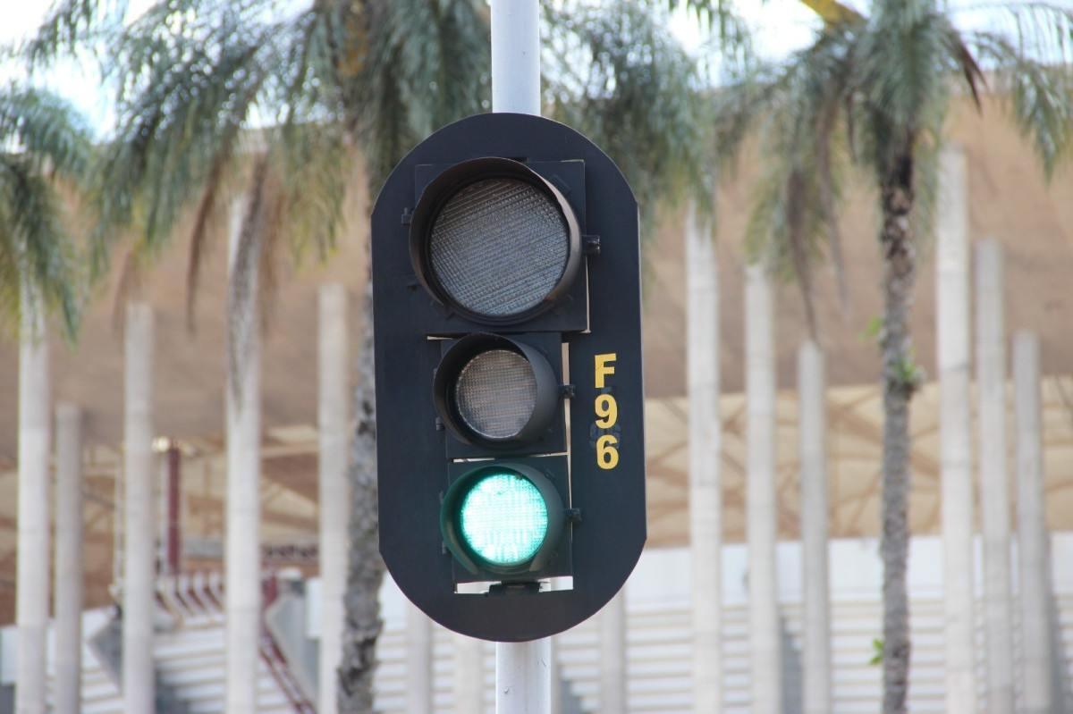 BRASILIANAS | Detran‑DF (enfim) anuncia licita&ccedil;&atilde;o para sinais inteligentes