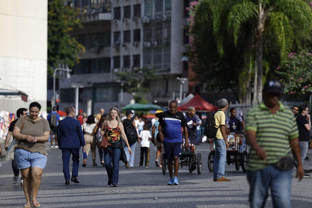 Sal&aacute;rios diminuem pobreza em 22 regi&otilde;es metropolitanas; Taxa foi de 18,4% em 2025