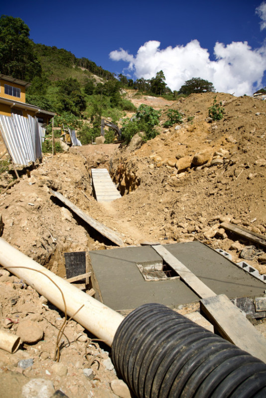 Coluna Magnavita | Hora de fazer um mutir&atilde;o para terminar obras paralisadas. As chuvas est&atilde;o chegando