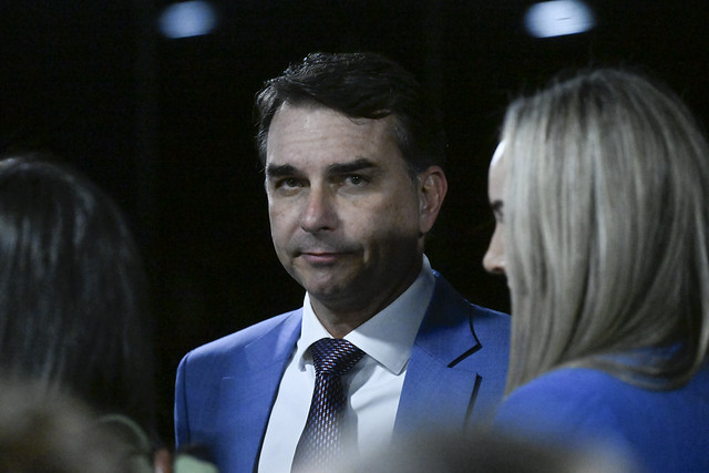 PSol aciona Minist&eacute;rio P&uacute;blico contra Fl&aacute;vio Bolsonaro por discurso em rodeio