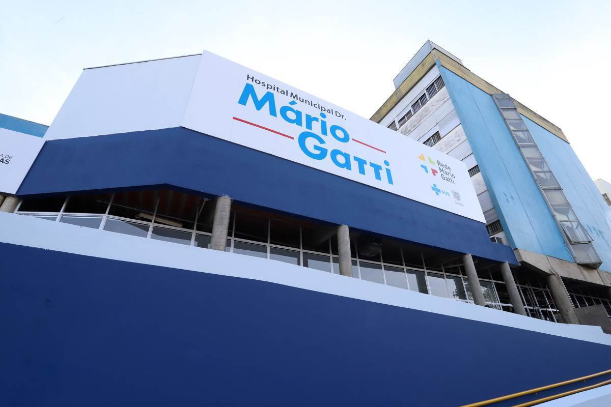 M&aacute;rio Gatti interrompe radioterapia por reparo em equipamento
