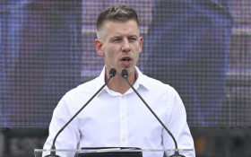 Magyar avan&ccedil;a no expurgo da era Orb&aacute;n com presidente na Hungria