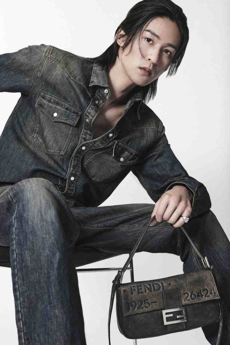 Ren Meguro fez sua debut em 2020 como integrante do Snow Man e permanece como membro ativo e essencial do grupo