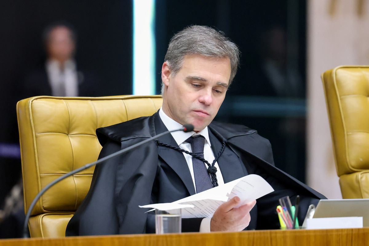 Andr&eacute; Mendon&ccedil;a diz ter negado "dela&ccedil;&atilde;o seletiva" no Caso Master