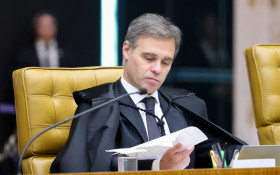 Andr&eacute; Mendon&ccedil;a diz ter negado "dela&ccedil;&atilde;o seletiva" no Caso Master