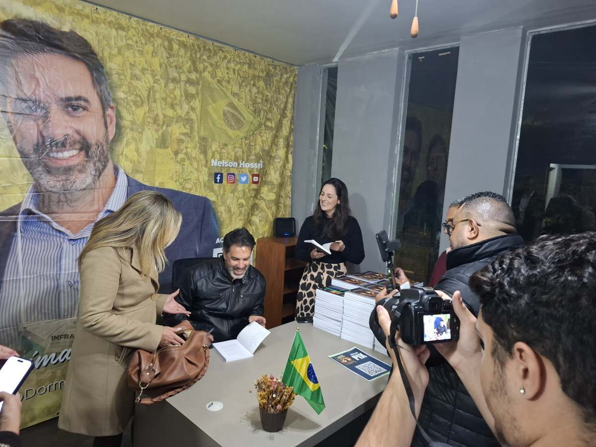 Nelson Hosrri lan&ccedil;a segundo livro: "A For&ccedil;a da Direita"