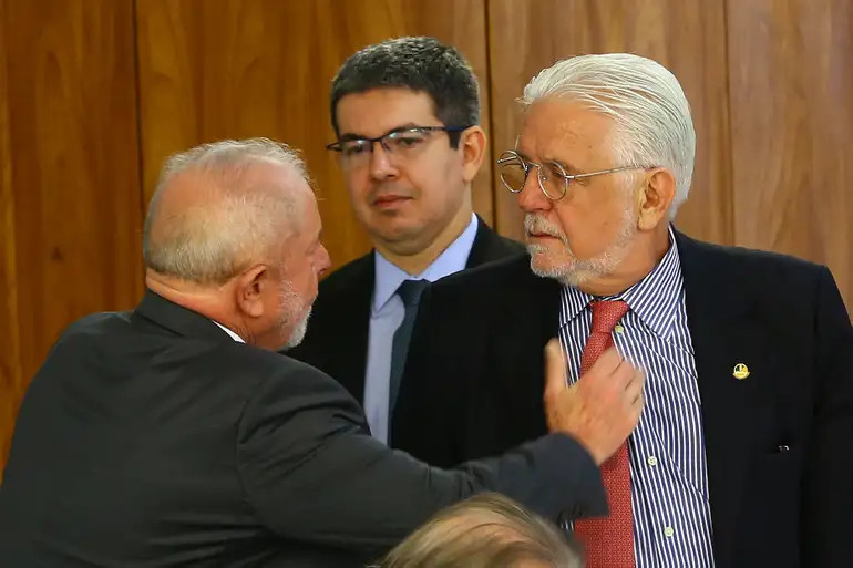 Lula manter&aacute; Wagner no cargo