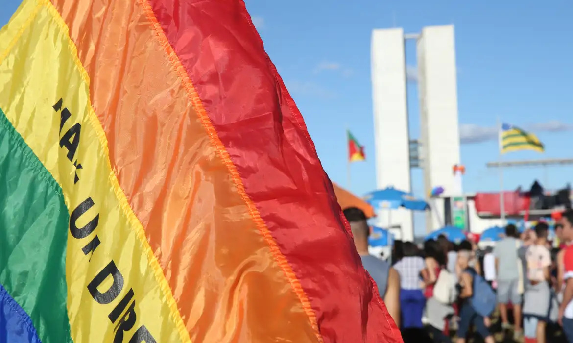 Justi&ccedil;a do DF condena empresa em caso que envolve homofobia