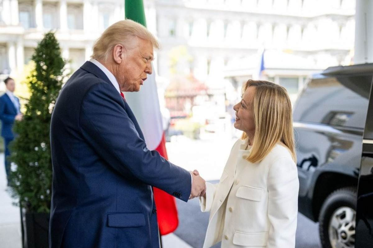 Premi&ecirc; da It&aacute;lia acusa Trump de mentir sobre pedido de foto no G7