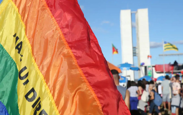Justi&ccedil;a do DF condena empresa em caso que envolve homofobia