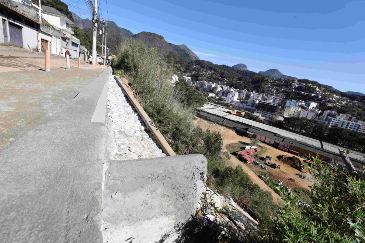 Ter&ecirc; conclui obra conten&ccedil;&atilde;o