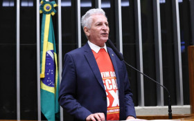 Vice-l&iacute;der do governo Lula pede a Moraes nova investiga&ccedil;&atilde;o contra Fl&aacute;vio Bolsonaro
