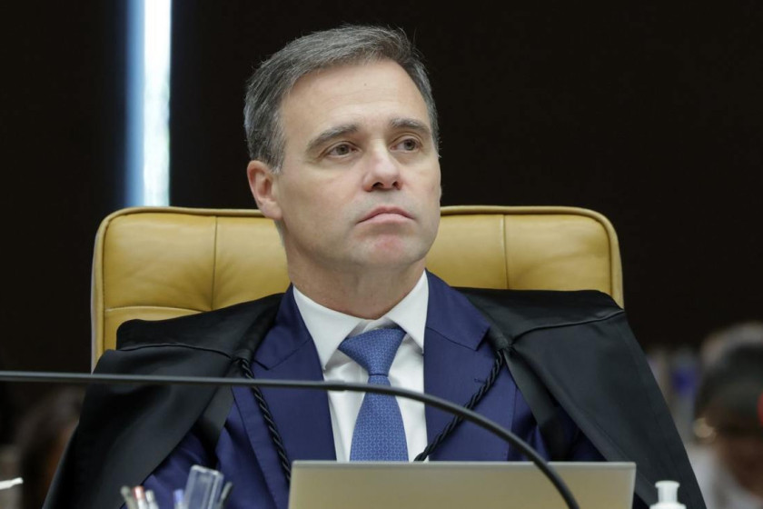 Coluna Magnavita | Em desabafo iluminado, ministro Andr&eacute; Mendon&ccedil;a decifra a grave crise de setembro