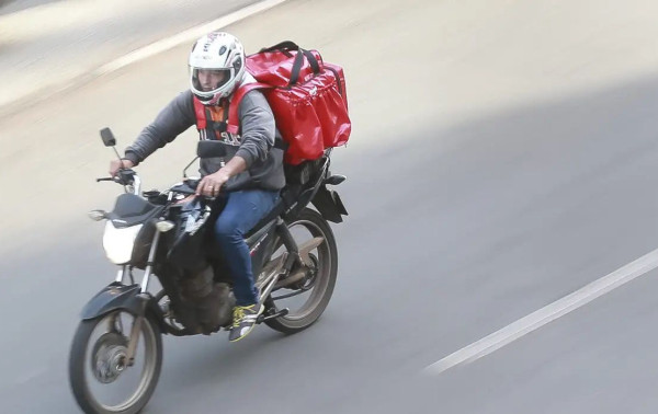 STF retoma julgamento sobre vínculo empregatício de motoristas de aplicativo